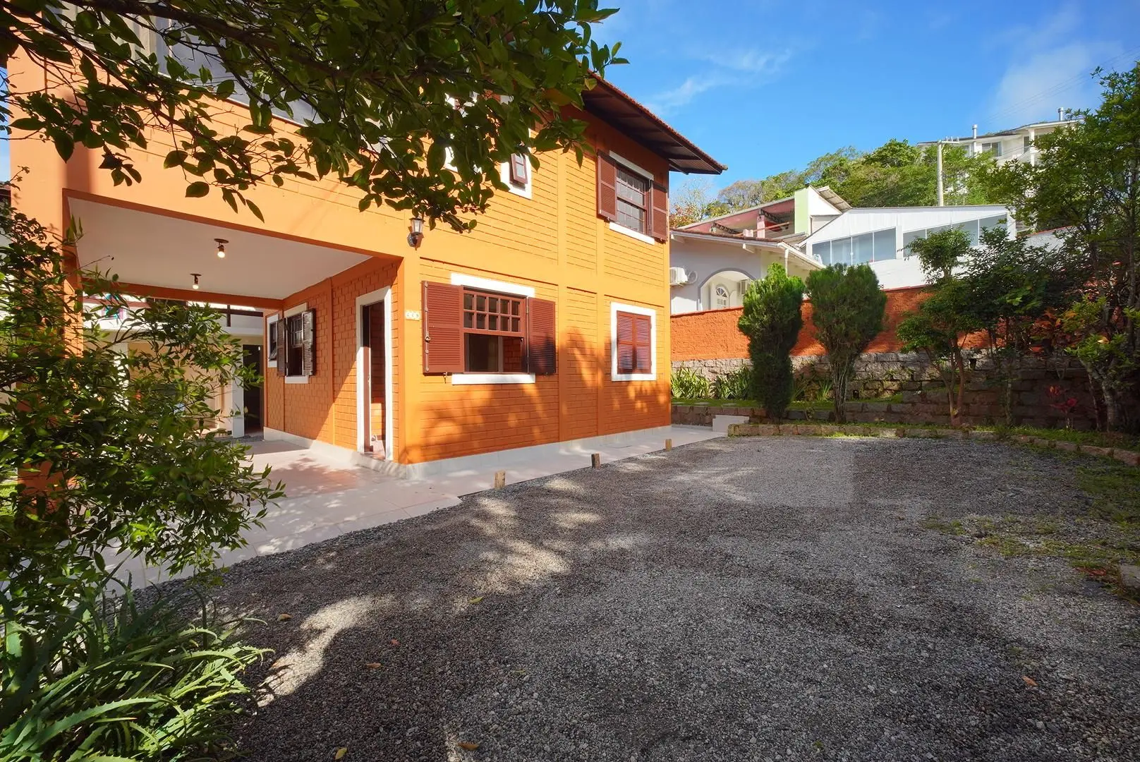 4-bedroom house with a garden — photo 16