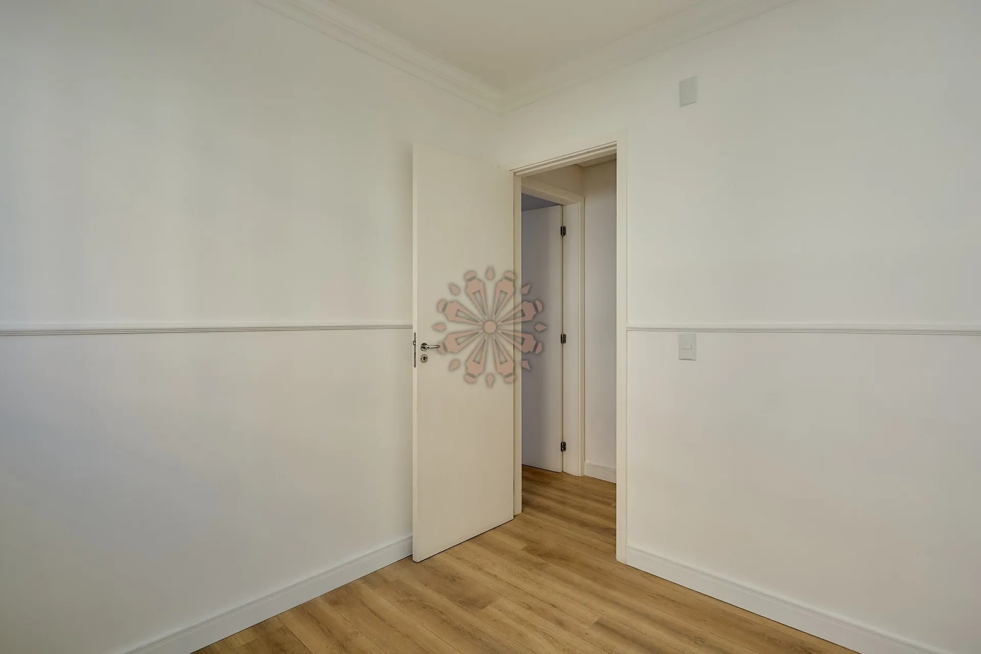 Furnished apartment, 68 m², with a glass-enclosed balcony — photo 25