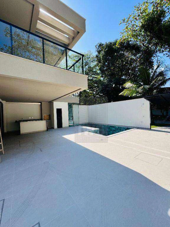Modern house with 5 en-suite bedrooms and air conditioning — photo 11