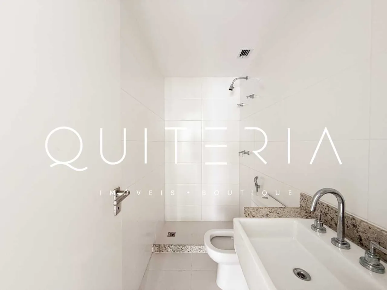 Apartamento com 3 quartos e varanda de vidro — photo 15