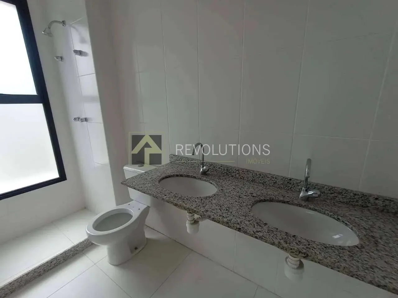 Casa sin amueblar con 4 dormitorios y balcón — photo 18