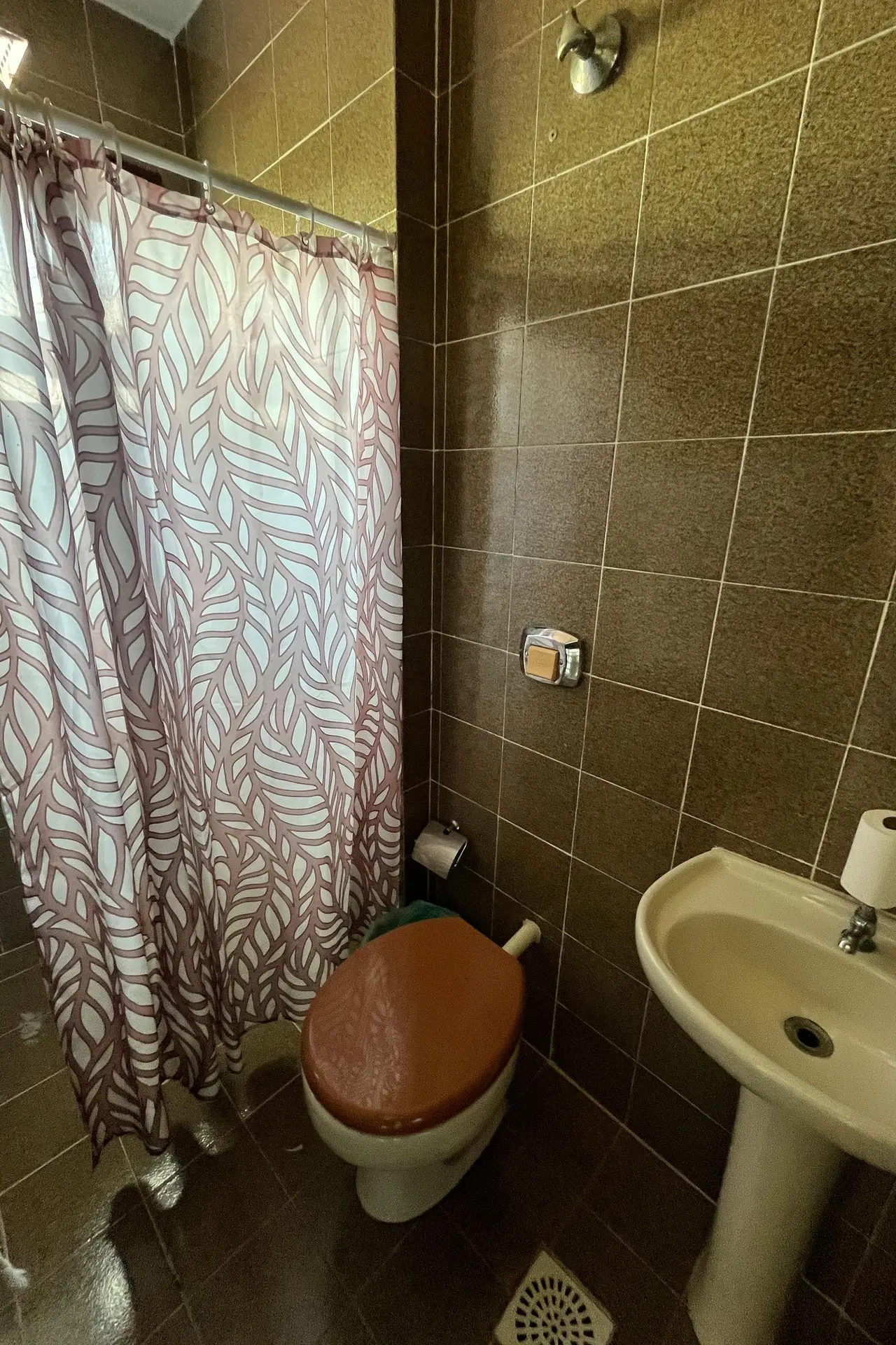 Furnished 3-bedroom apartment with laundry area — photo 29