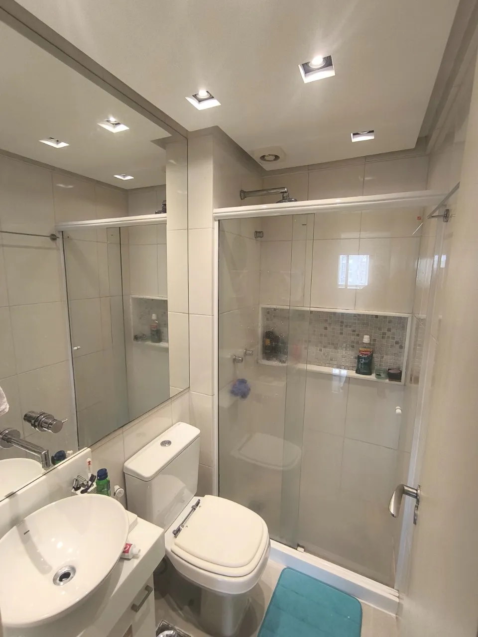 Furnished 3-bedroom apartment with an open kitchen — photo 20