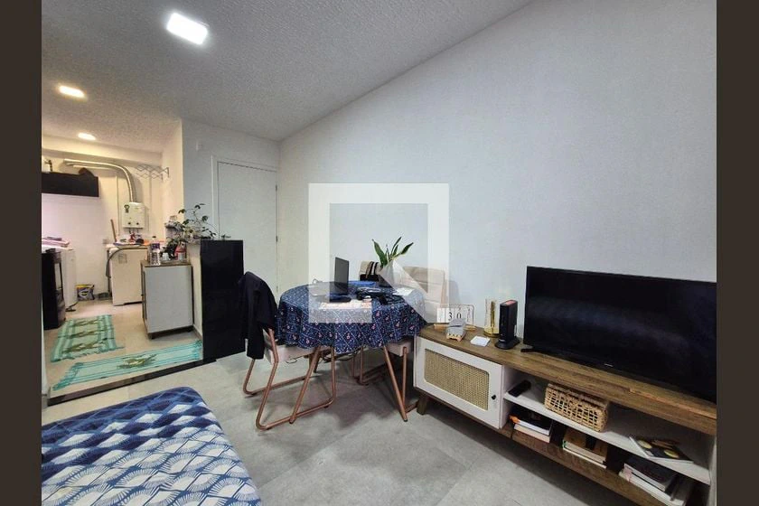 Furnished 2-bedroom apartment with an open kitchen — photo 12