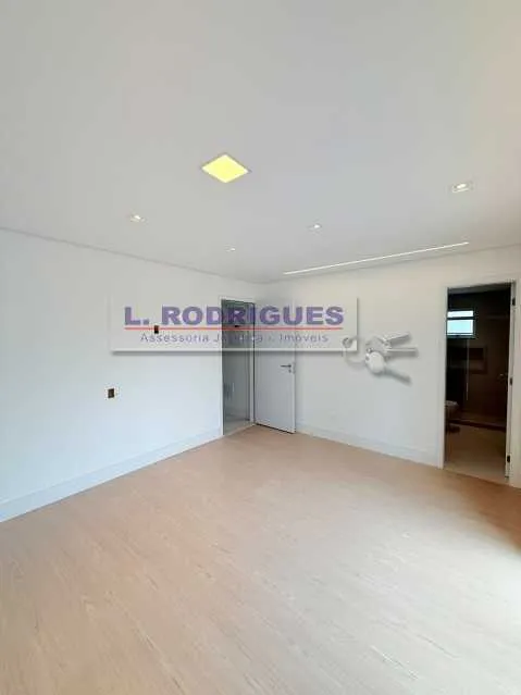 House with 5 bedrooms, 315 m², 3 parking spaces — photo 17