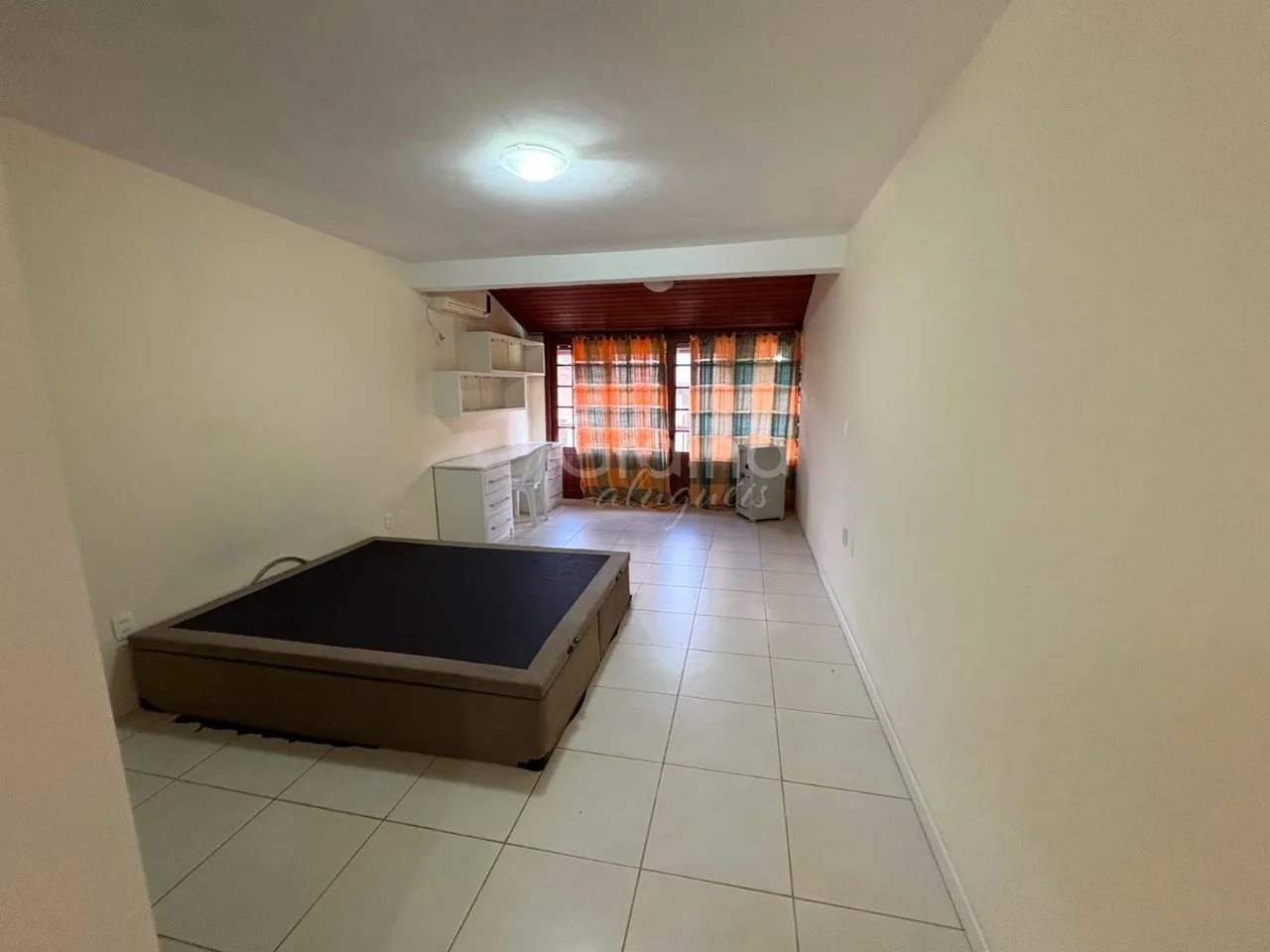House with 3 en-suite bedrooms 435 m² and private garden — photo 8