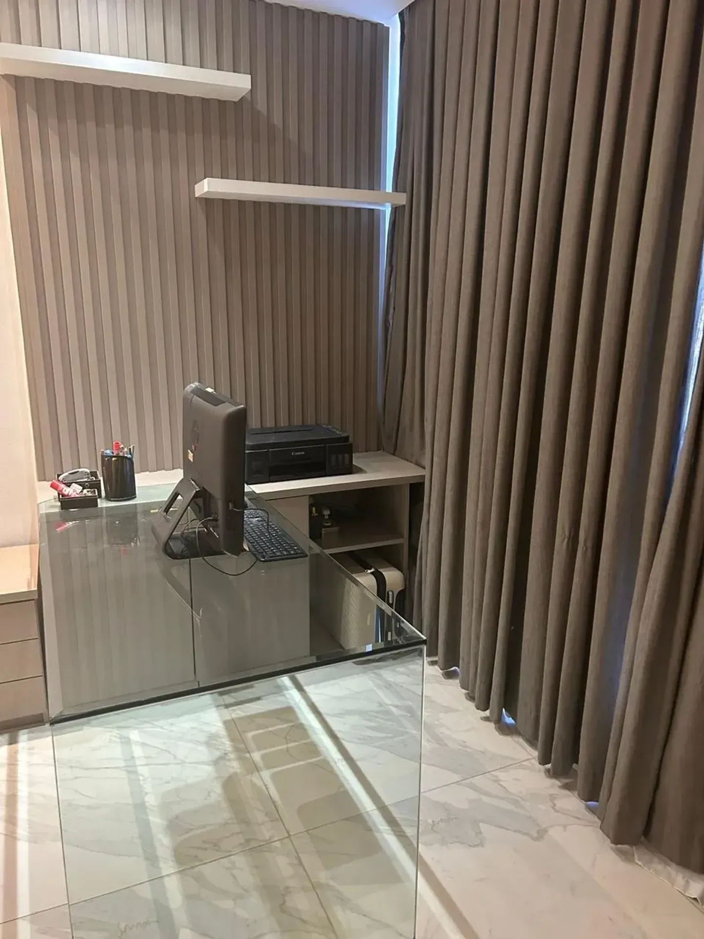 Furnished 250 m² apartment with 3 en-suite bedrooms — photo 20