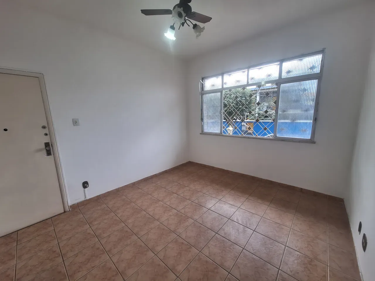 Unfurnished rental apartment with 2 bedrooms and 2 baths — photo 3