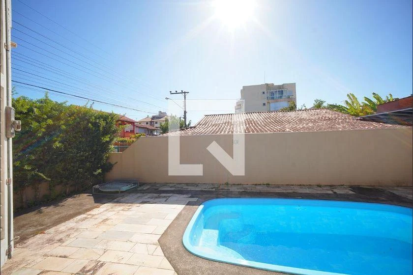 Furnished house with 4 bedrooms and 209 m², 3 bathrooms — photo 17
