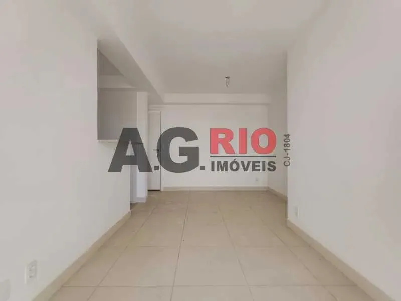 3-bedroom rental apartment with balcony and views — photo 3