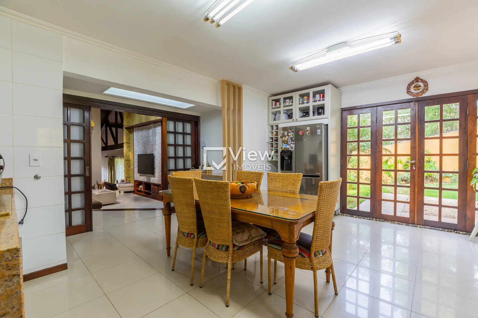 House with 4 bedrooms and open-plan kitchen — photo 26