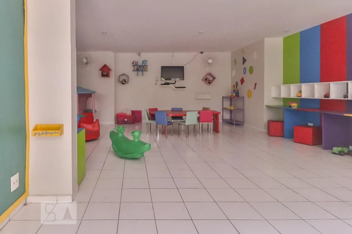 Unfurnished 2-bedroom apartment with 1 bath and open-plan kitchen — photo 41
