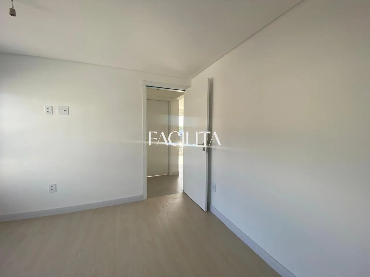 3 en-suite bedroom apartment, 163 m² and balcony — photo 14