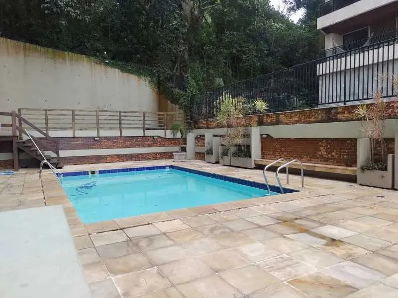 Furnished 3-bedroom apartment with glass balcony — photo 20