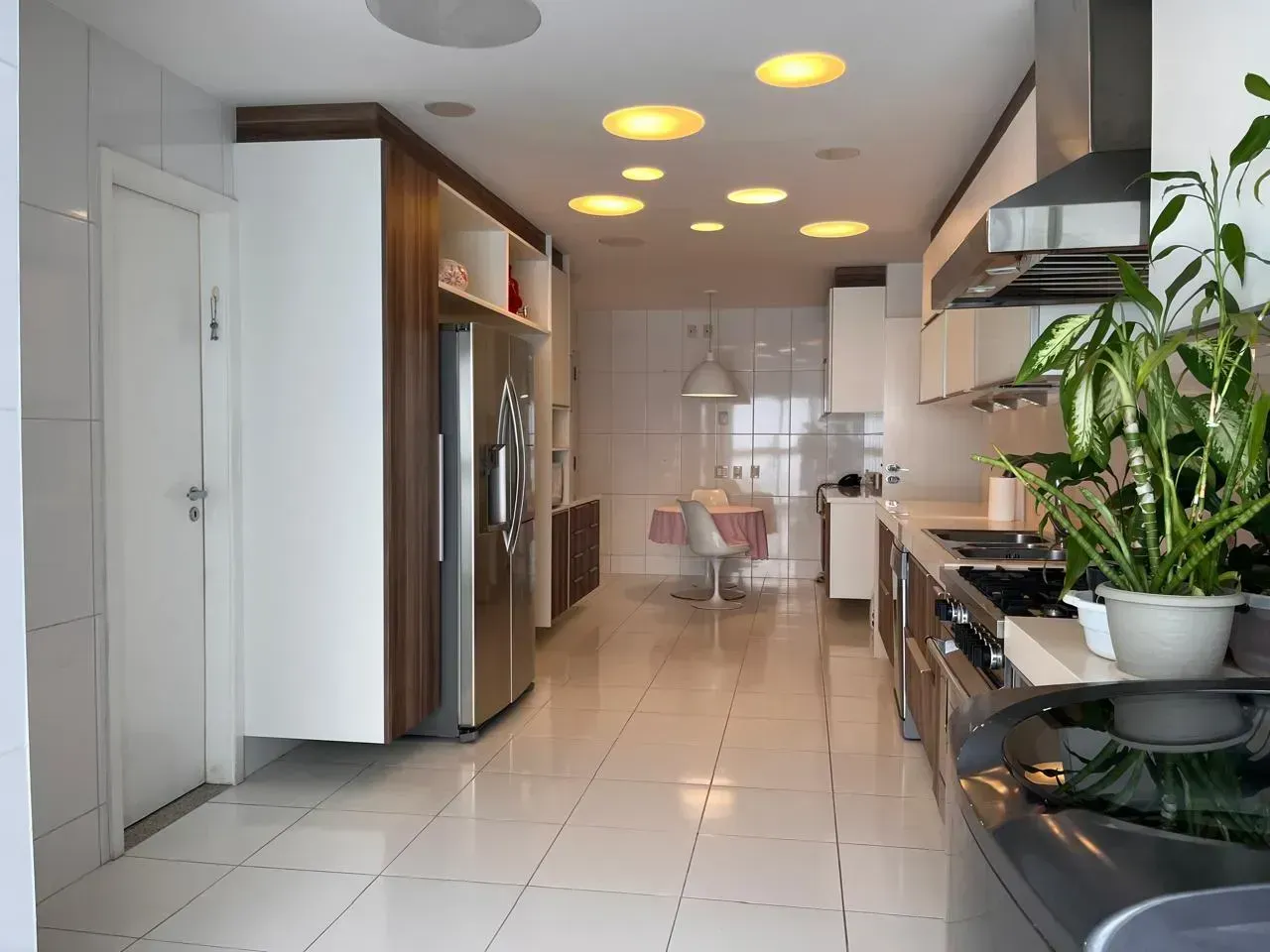 Furnished apartment with 4 bedrooms and 3 bathrooms — photo 16