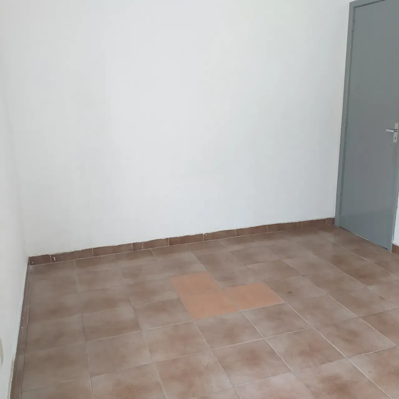60 m² apartment with 2 bedrooms and a glass shower — photo 4