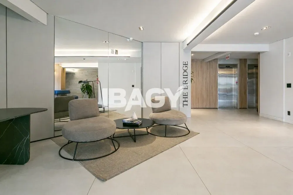 Studio with a glassed-in balcony and open-plan kitchen — photo 69