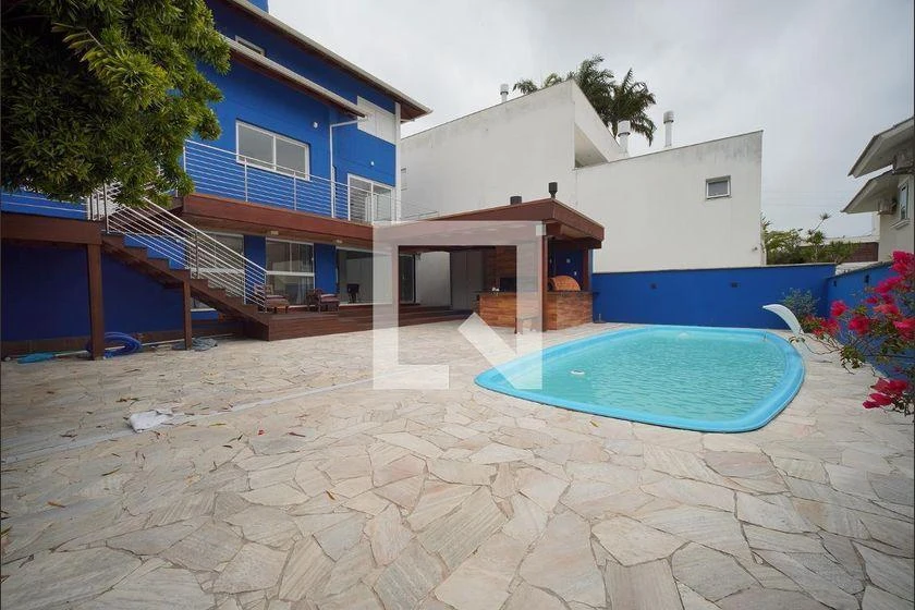 Floor-to-ceiling windows in a 4-bedroom house, 300 m² — photo 28