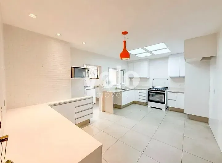 260 m² apartment with 3 bedrooms and 4 bathrooms — photo 6