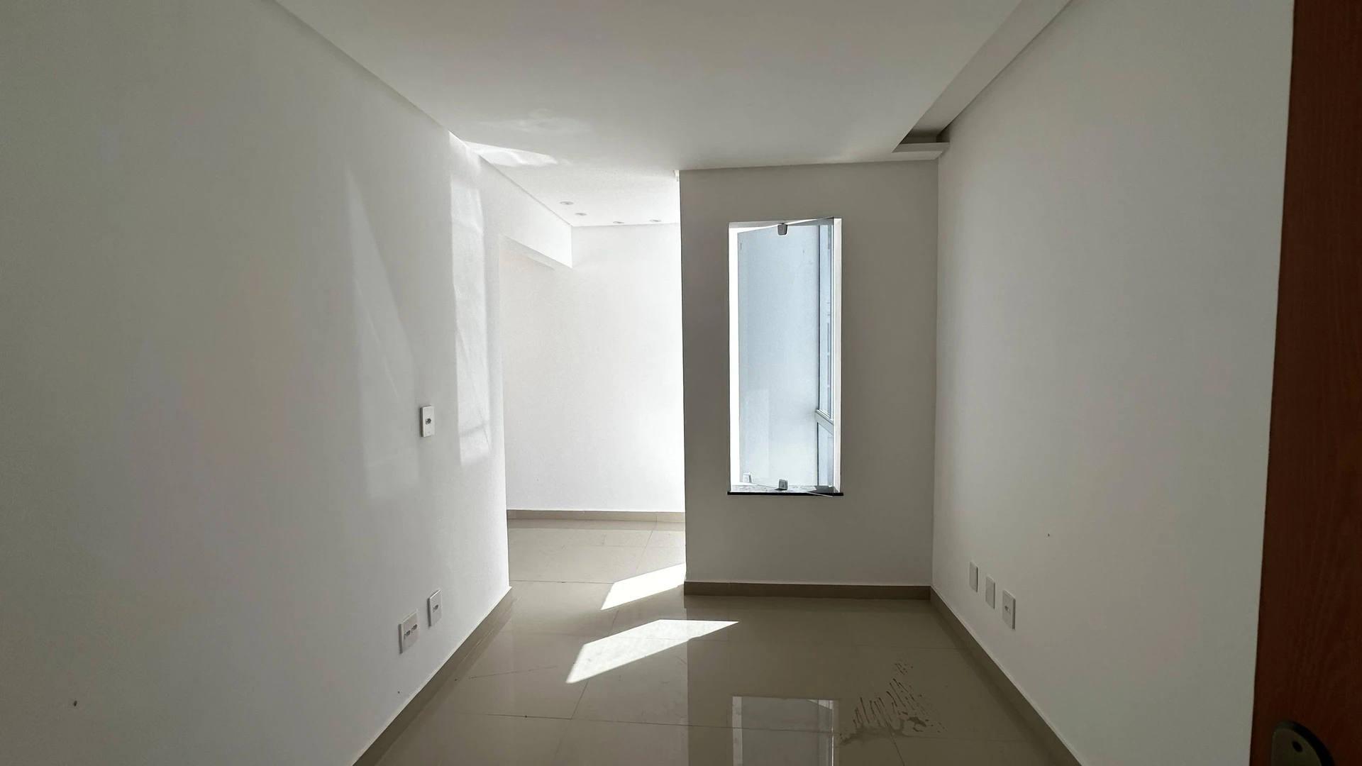 Casa com 4 quartos e 3 suítes, 2 vagas de garagem — photo 2