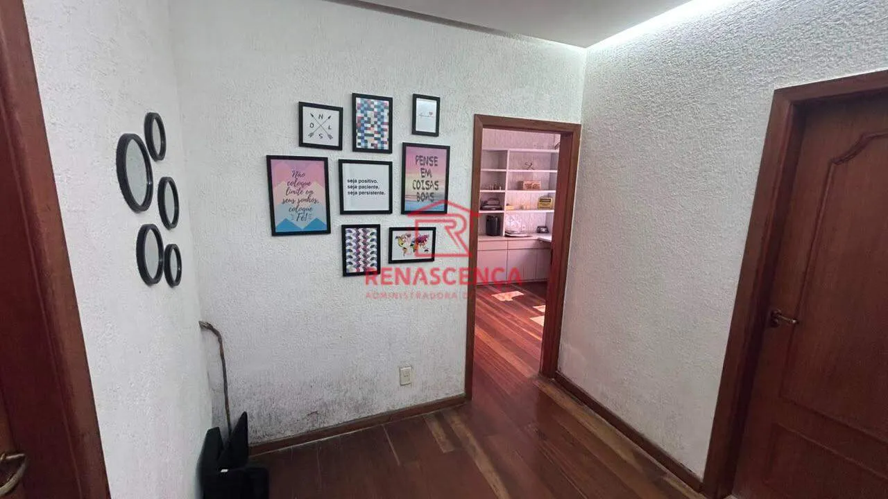 House with 4 bedrooms and 5 bathrooms and 3 parking spots — photo 13