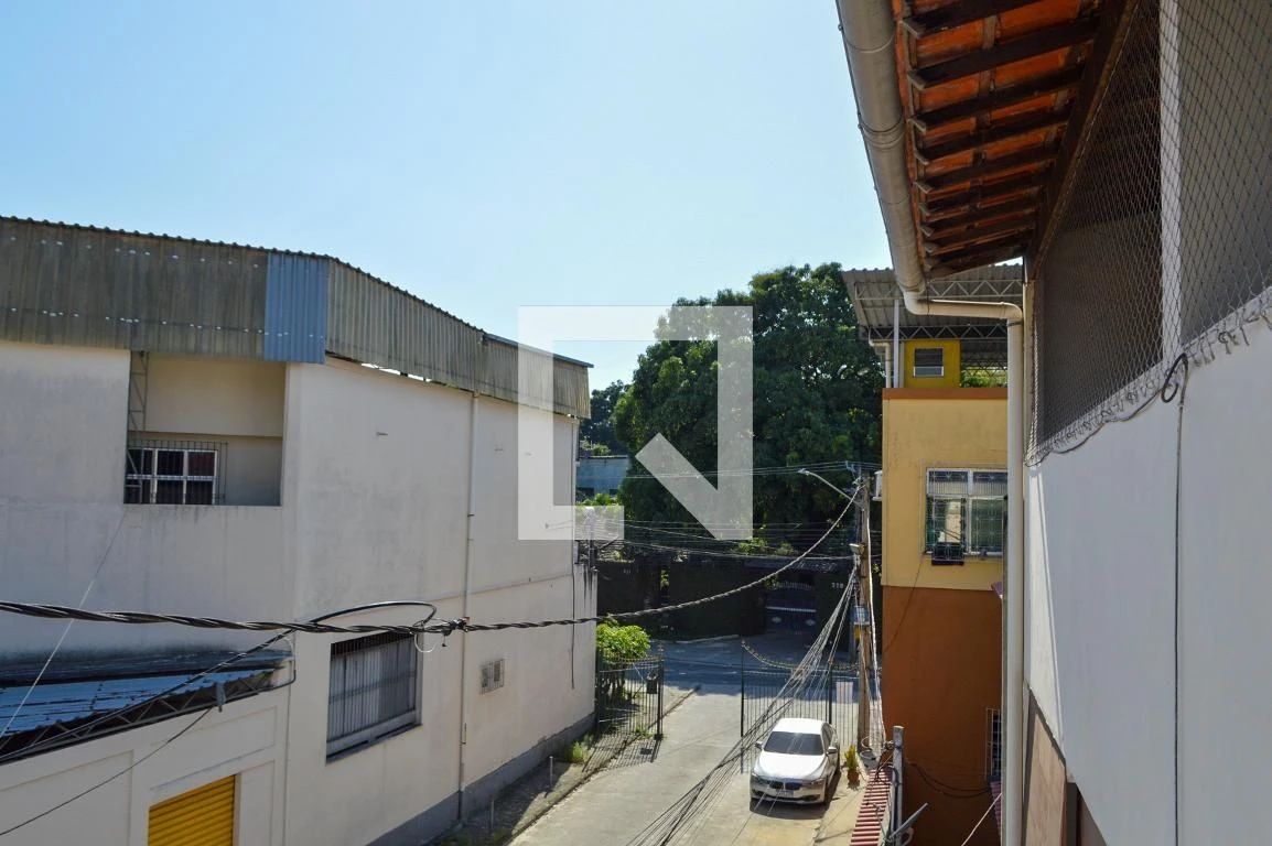 Condominium house with 2 bedrooms and a glass shower — photo 21