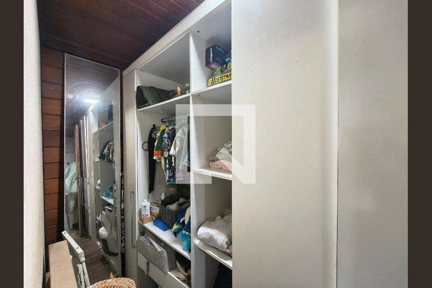 3-bedroom house with a walk-in closet — photo 39