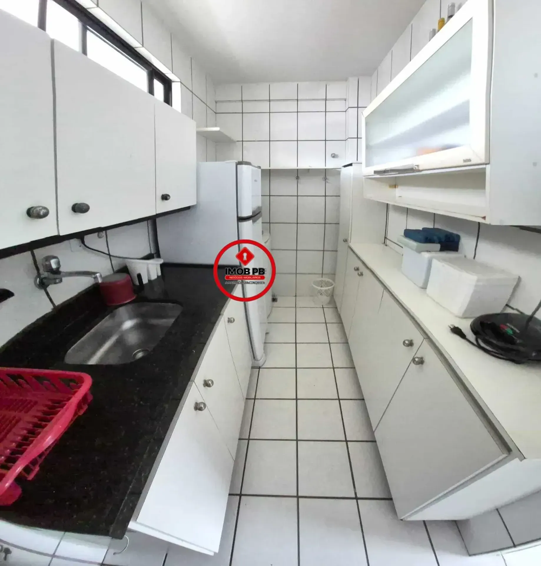 Apartamento mobiliado com 2 quartos e cozinha a gás