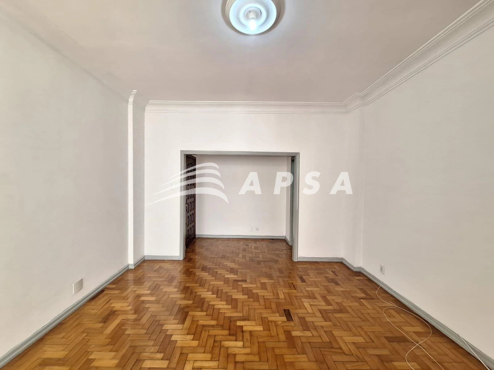 Apartment, 82 m², with wood or laminate floors — photo 5