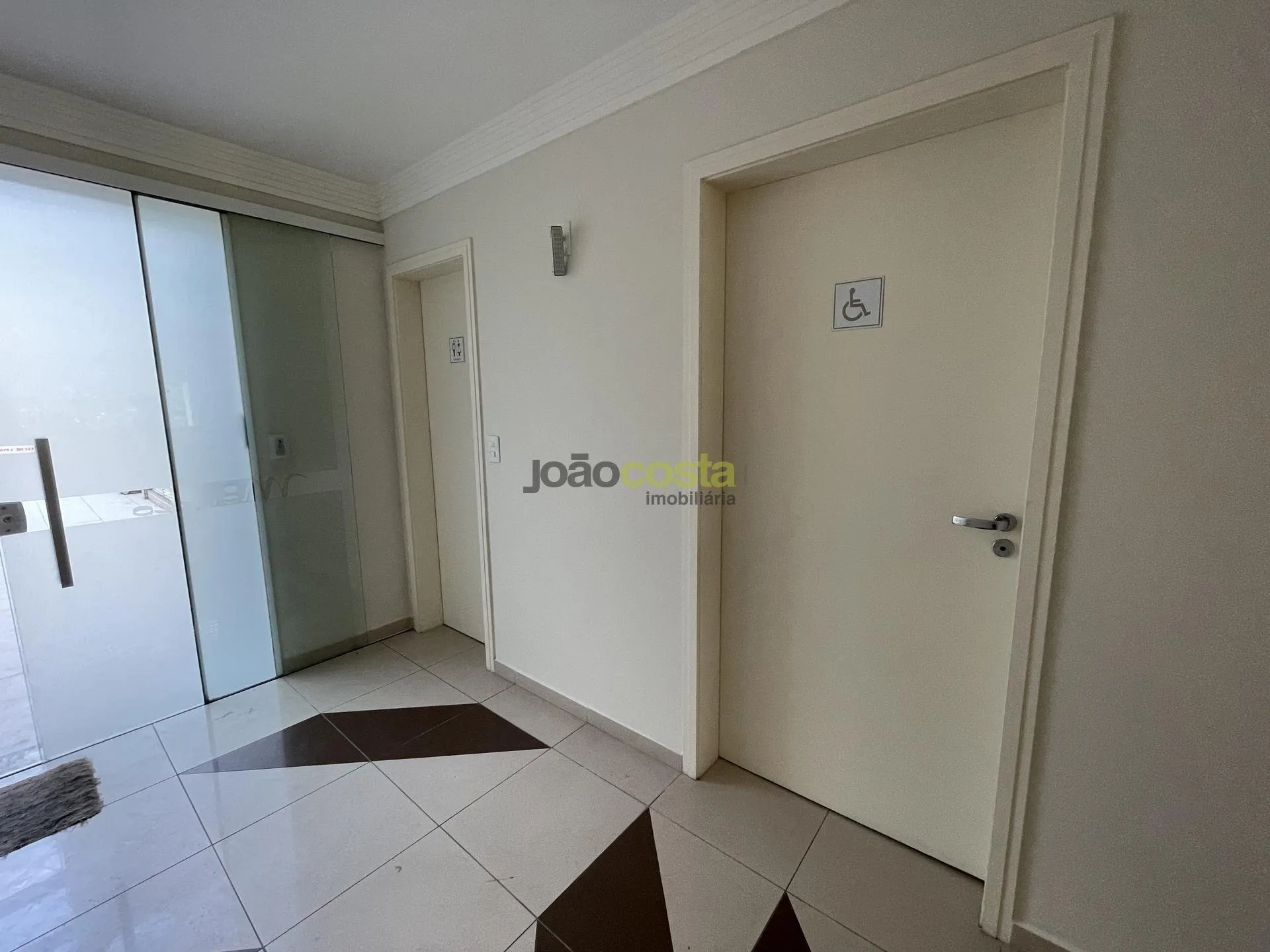 Furnished penthouse with 2 en-suite bedrooms and 210 m² — photo 75