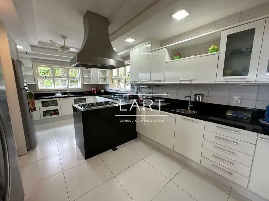 Furnished house with 4 bedrooms and integrated kitchen — photo 28