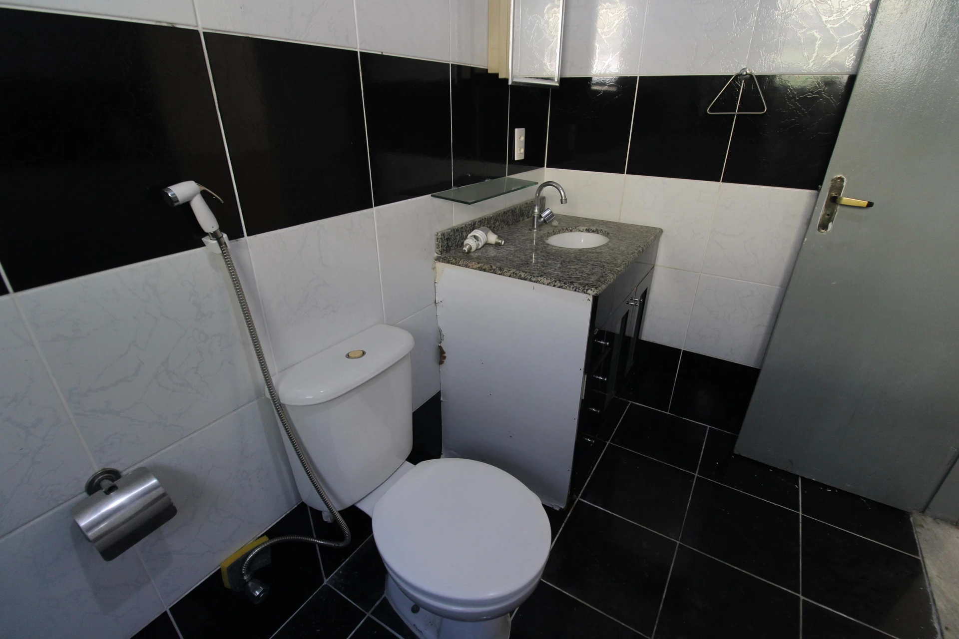 Unfurnished house with 3 bedrooms, 2 bathrooms and garden — photo 16