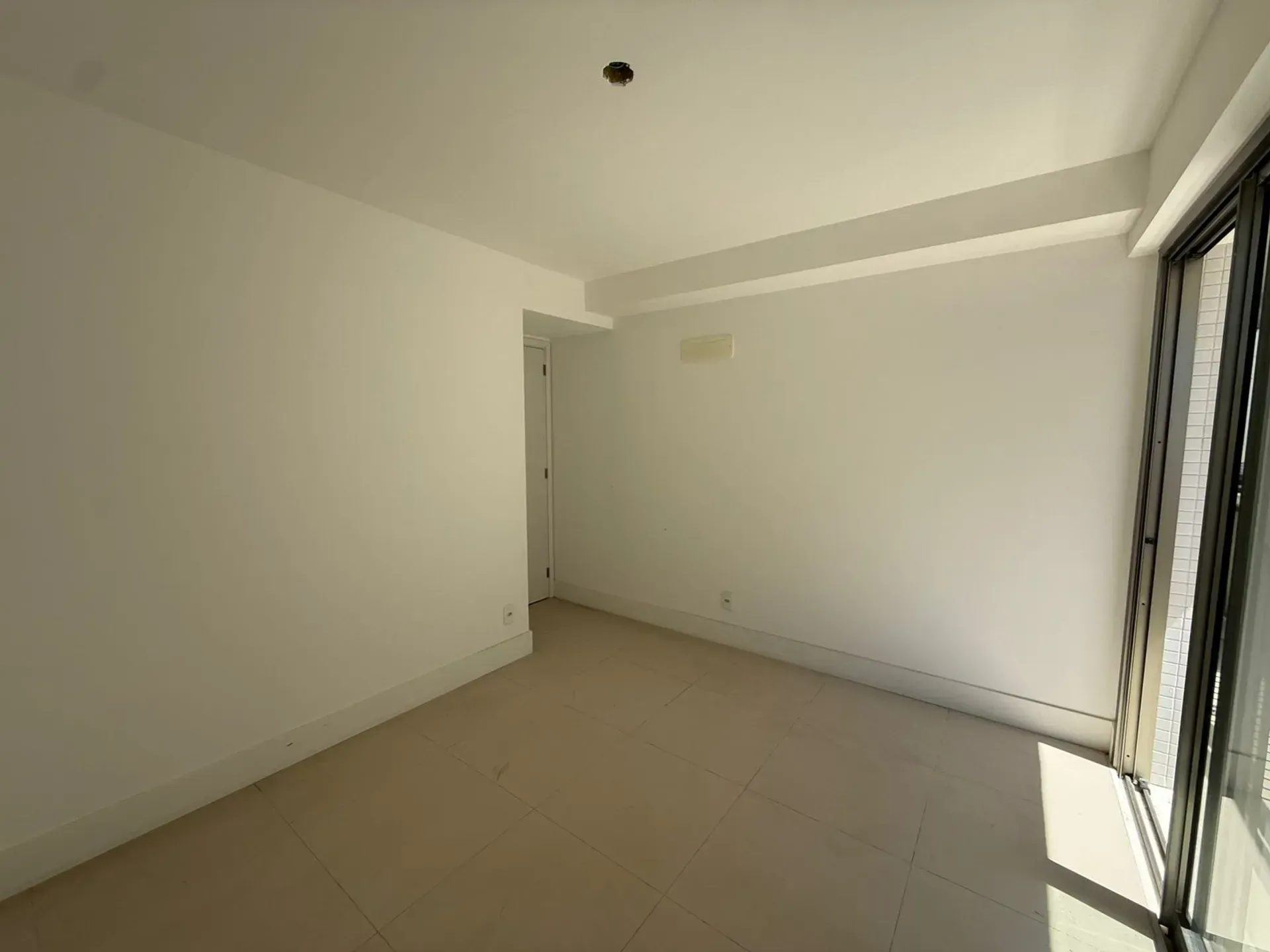 Apartment with balcony, 3 bedrooms and 2 parking spots — photo 18