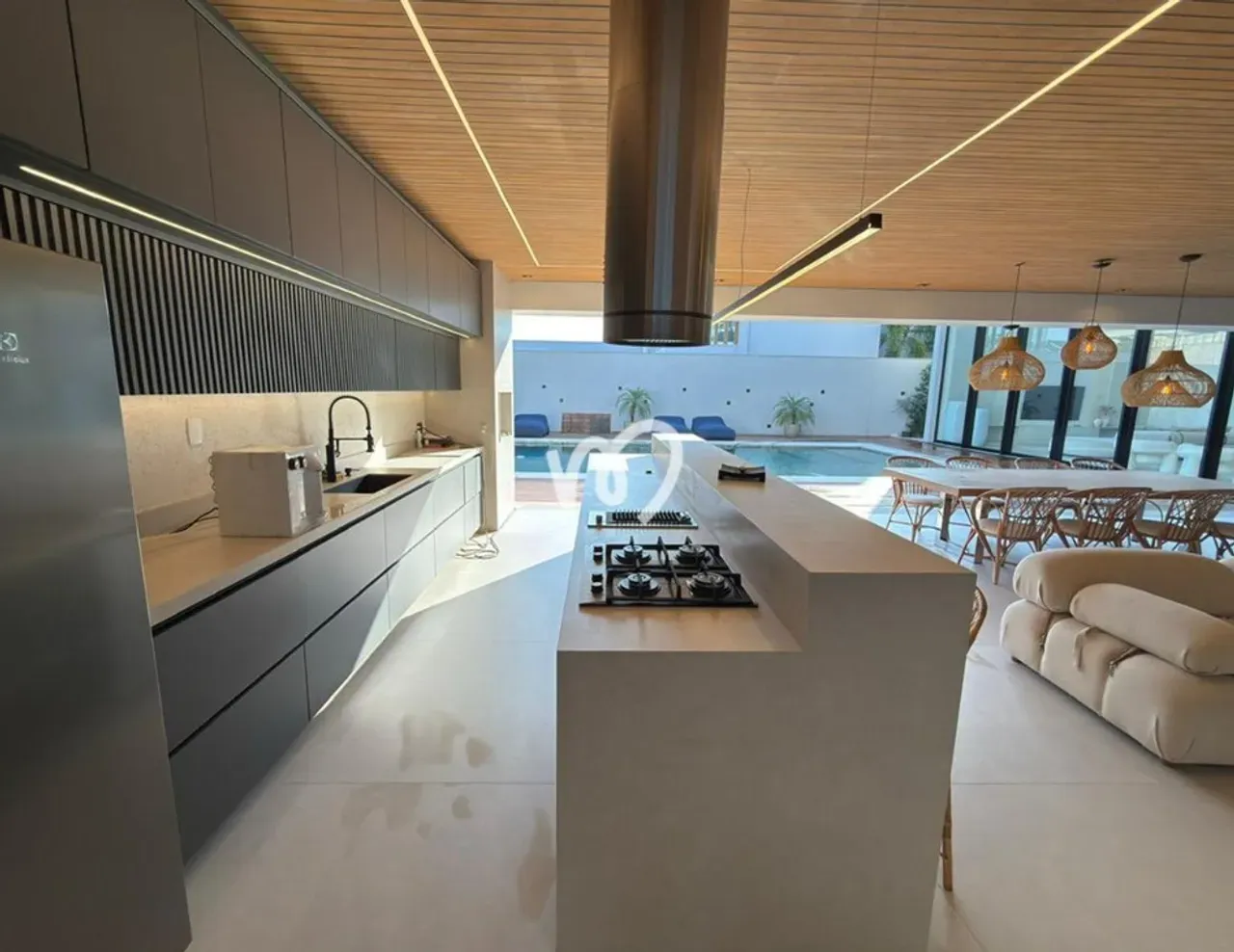 Furnished house with 5 bedrooms and an open kitchen — photo 22