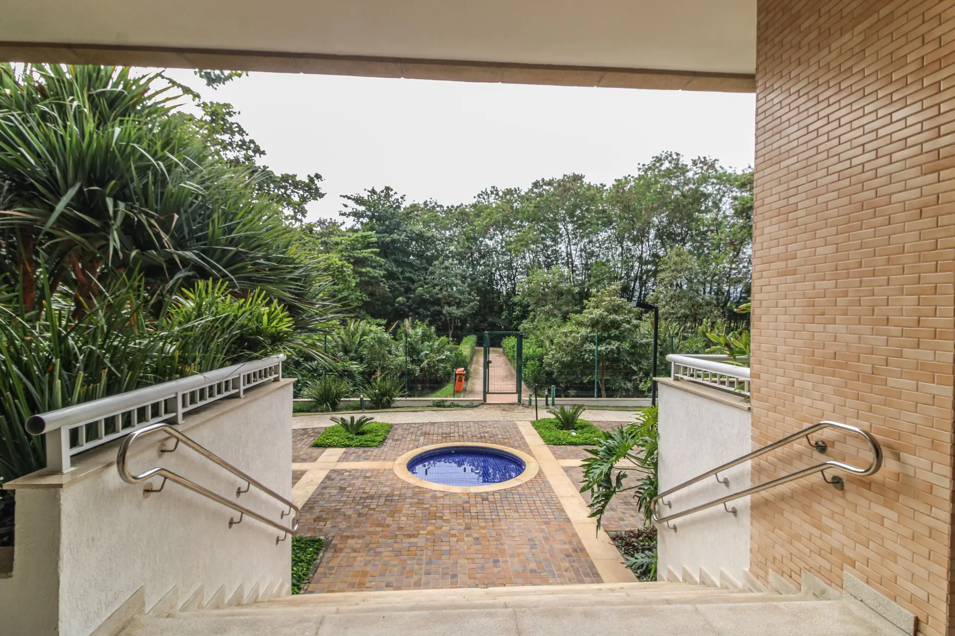 Furnished apartment, 158 m², with a water view — photo 27