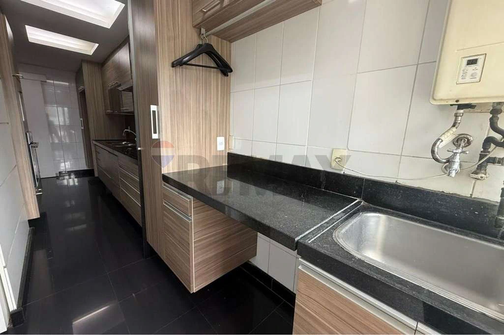 Furnished 246 m² apartment with 4 bedrooms and balcony — photo 11