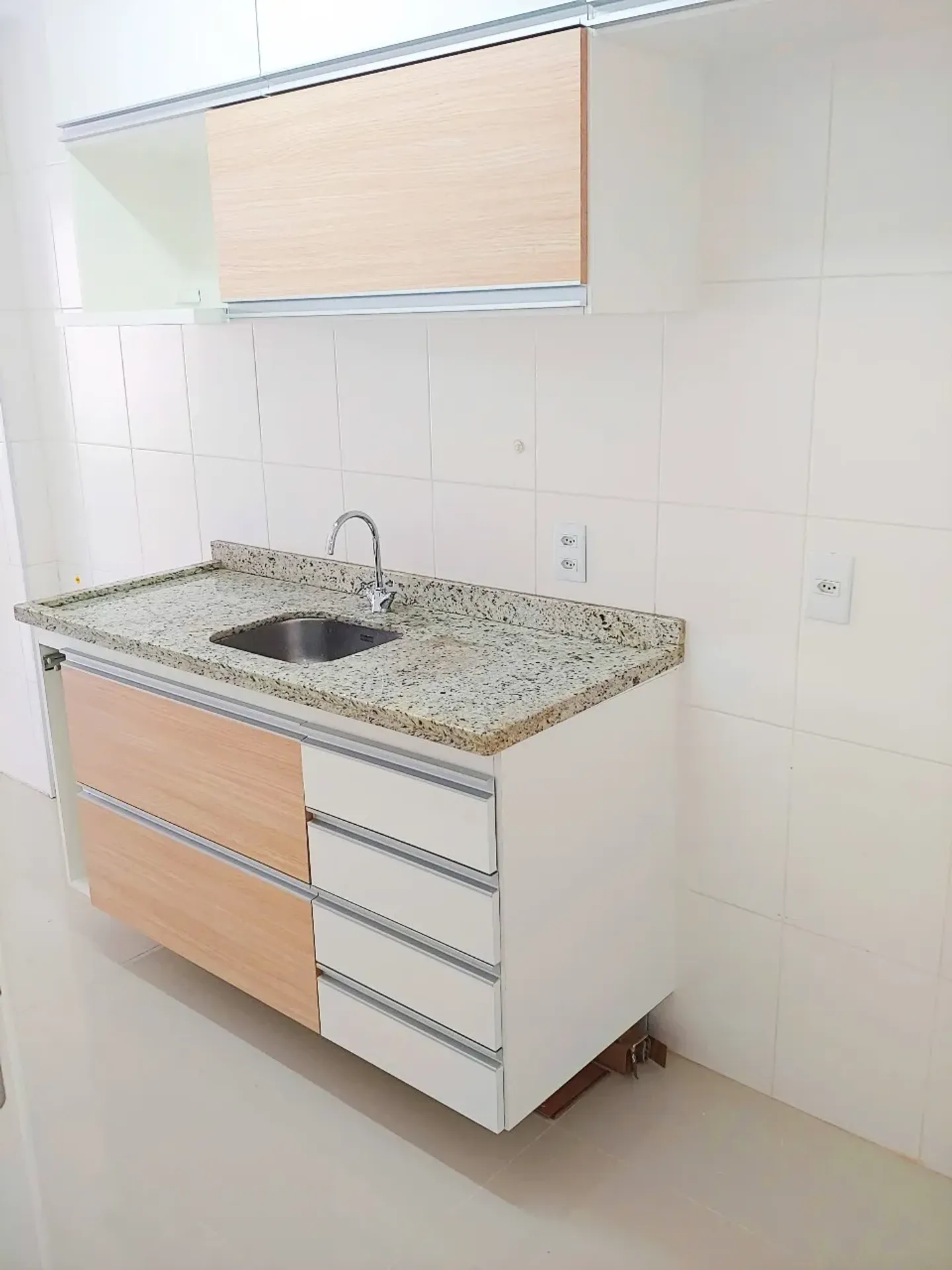 Apartment with 3 bedrooms, balcony and 2 parking spots — photo 16