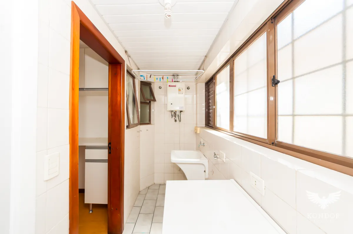 3-bedroom apartment with a balcony and 136 m² — photo 14