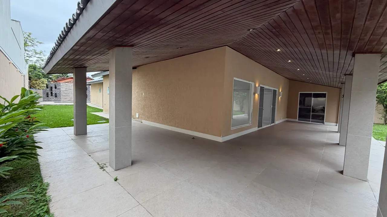 Single-story house with a private garden and 4 bedrooms — photo 24