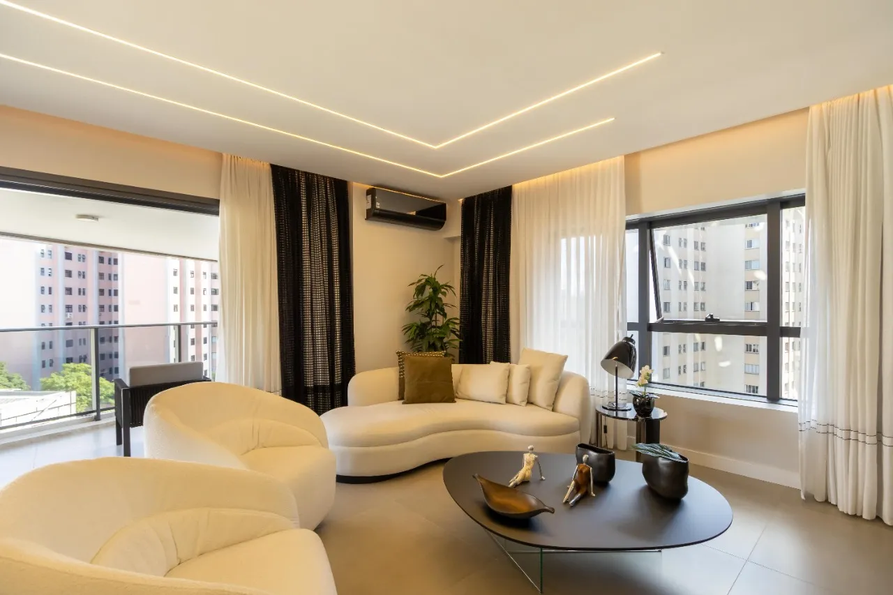3-bedroom apartment in a building with a gym