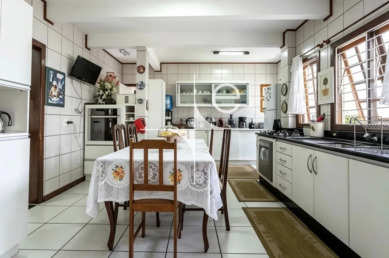 Furnished house with 5 en-suite bedrooms and shared pool — photo 7