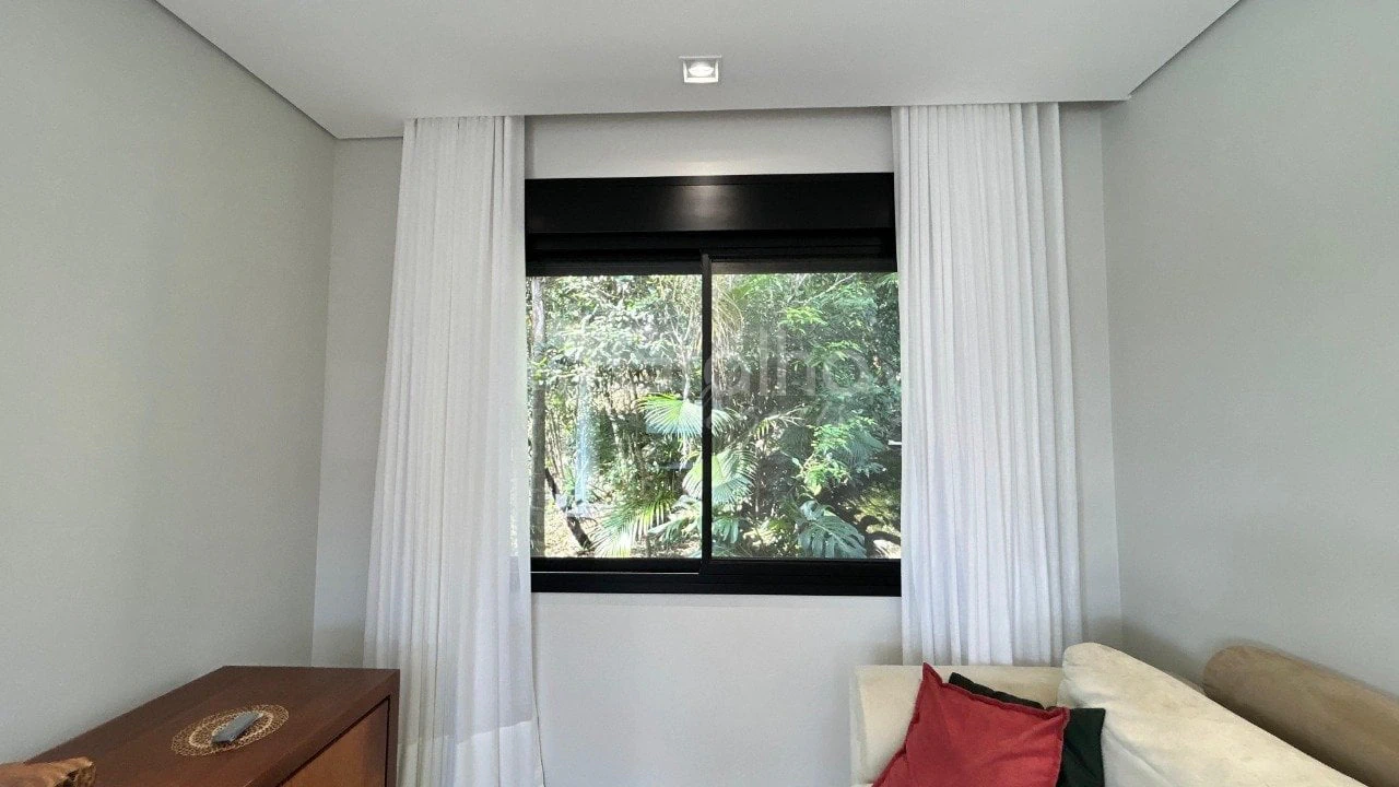 Furnished house, 158 m², with floor-to-ceiling windows — photo 11