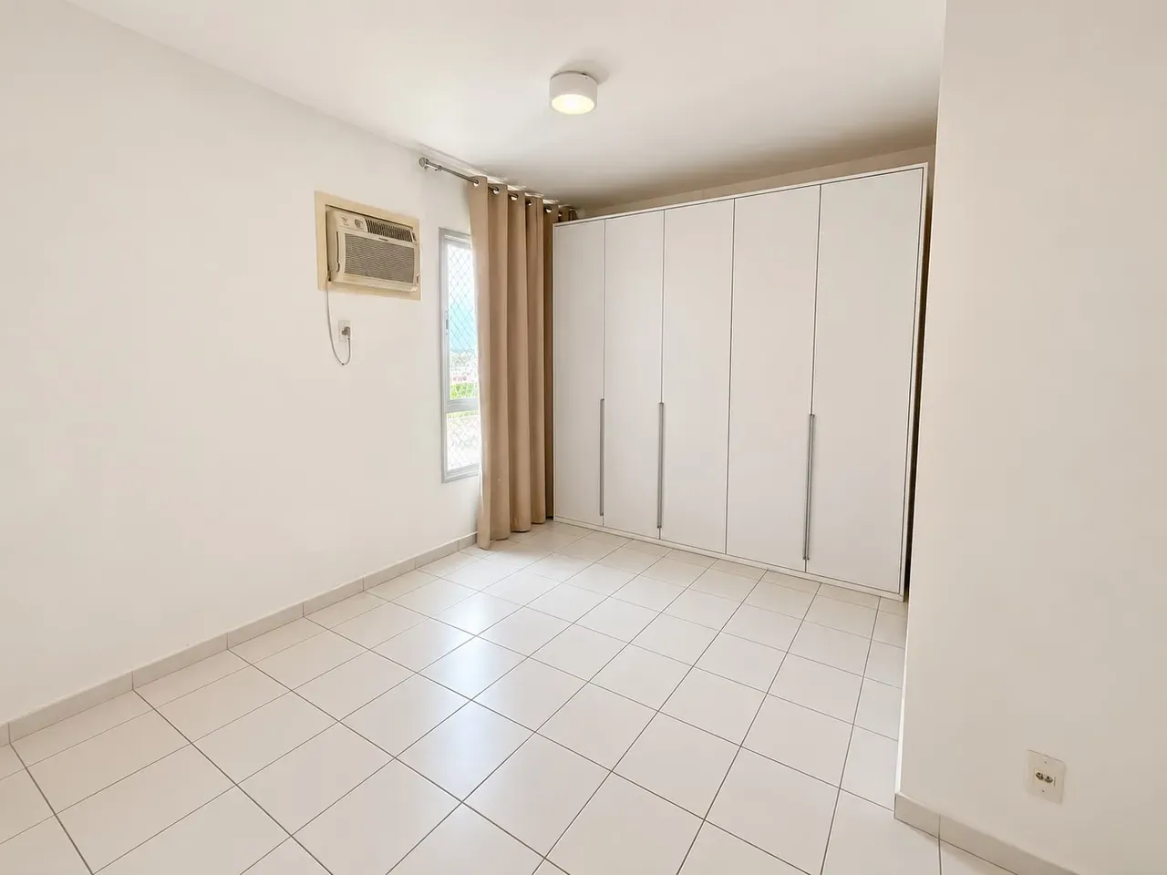 3-bedroom apartment in a building with a gym — photo 4