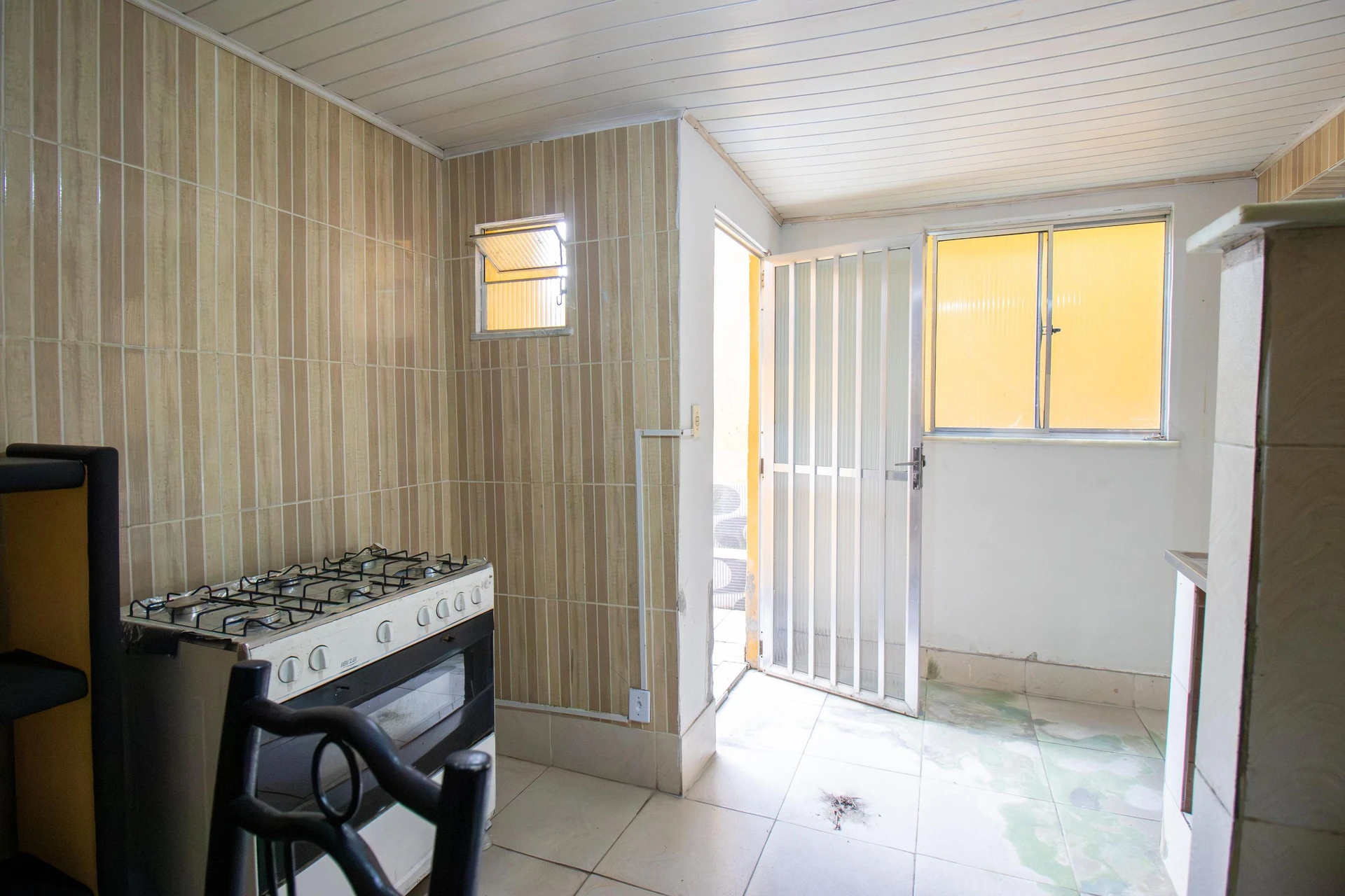 One-bedroom house with a garden — photo 2