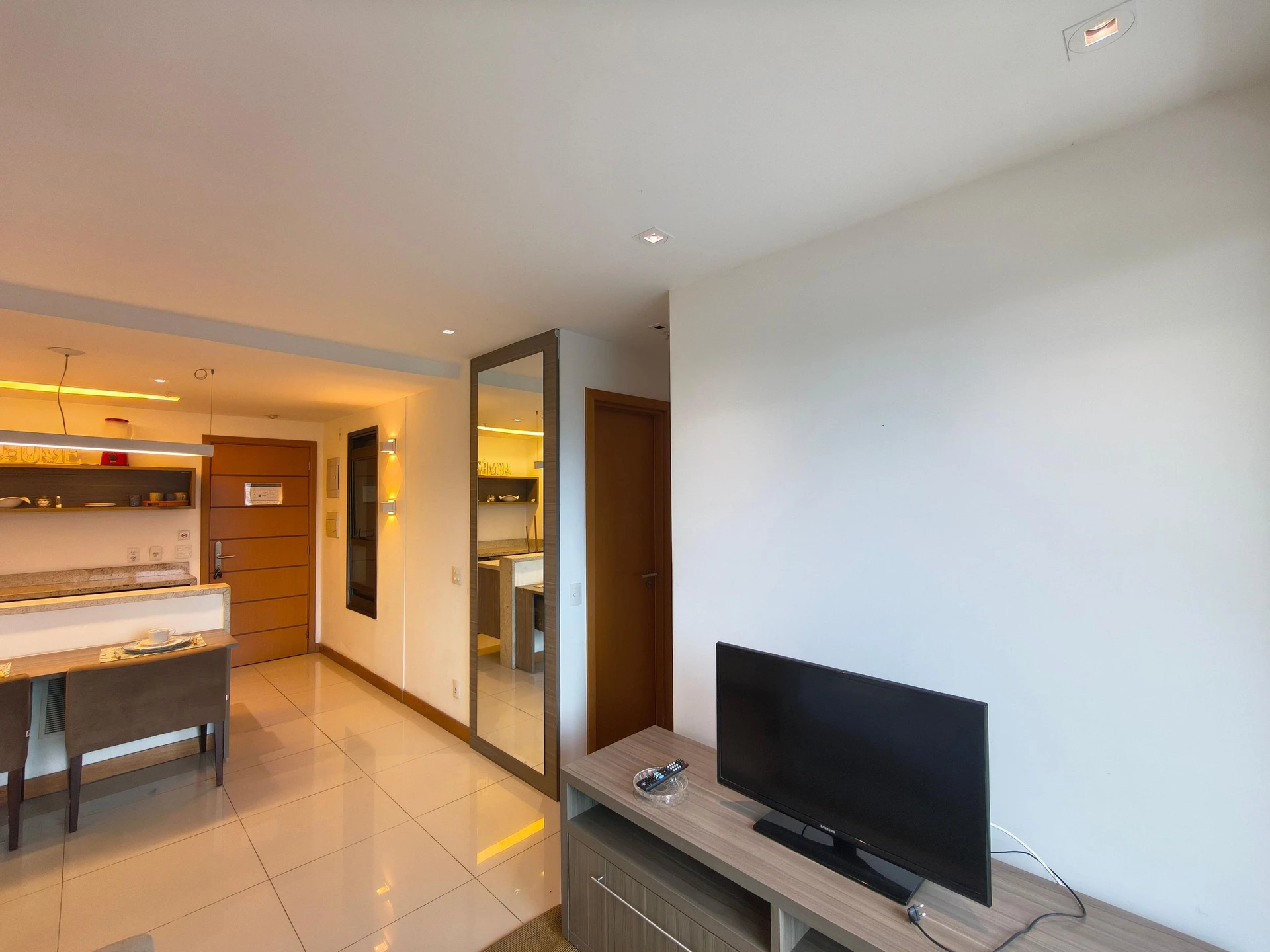 One-bedroom apartment with a mountain view in Rio de Janeiro — photo 19
