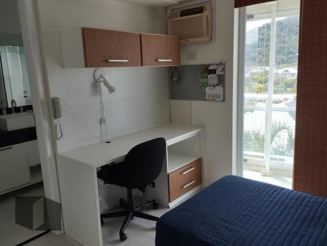 4-bedroom apartment with open-plan kitchen — photo 23