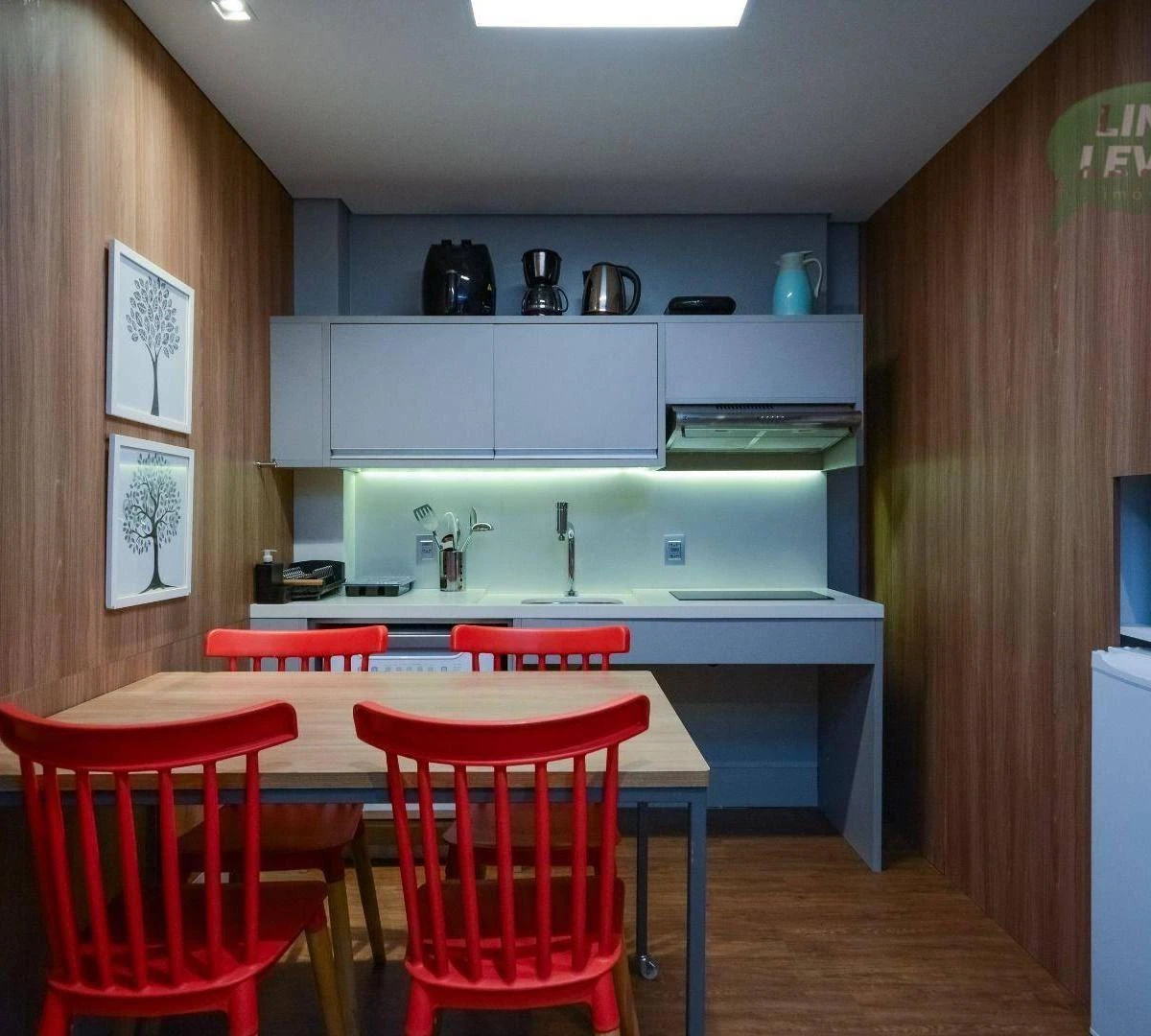 One-bedroom apartment in a building with a coworking space — photo 19