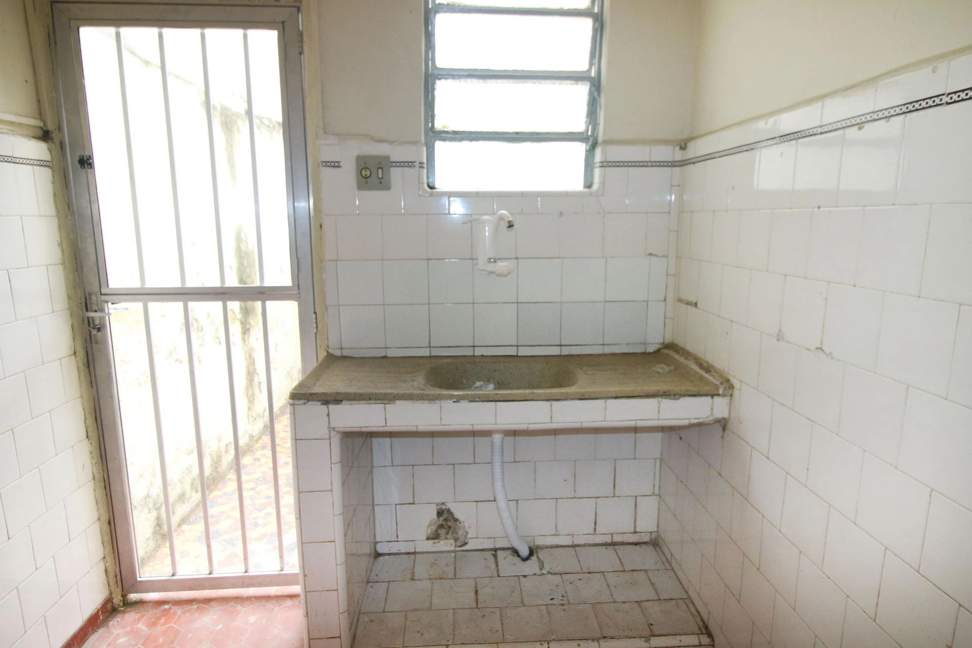 One-bedroom house with a garden — photo 5