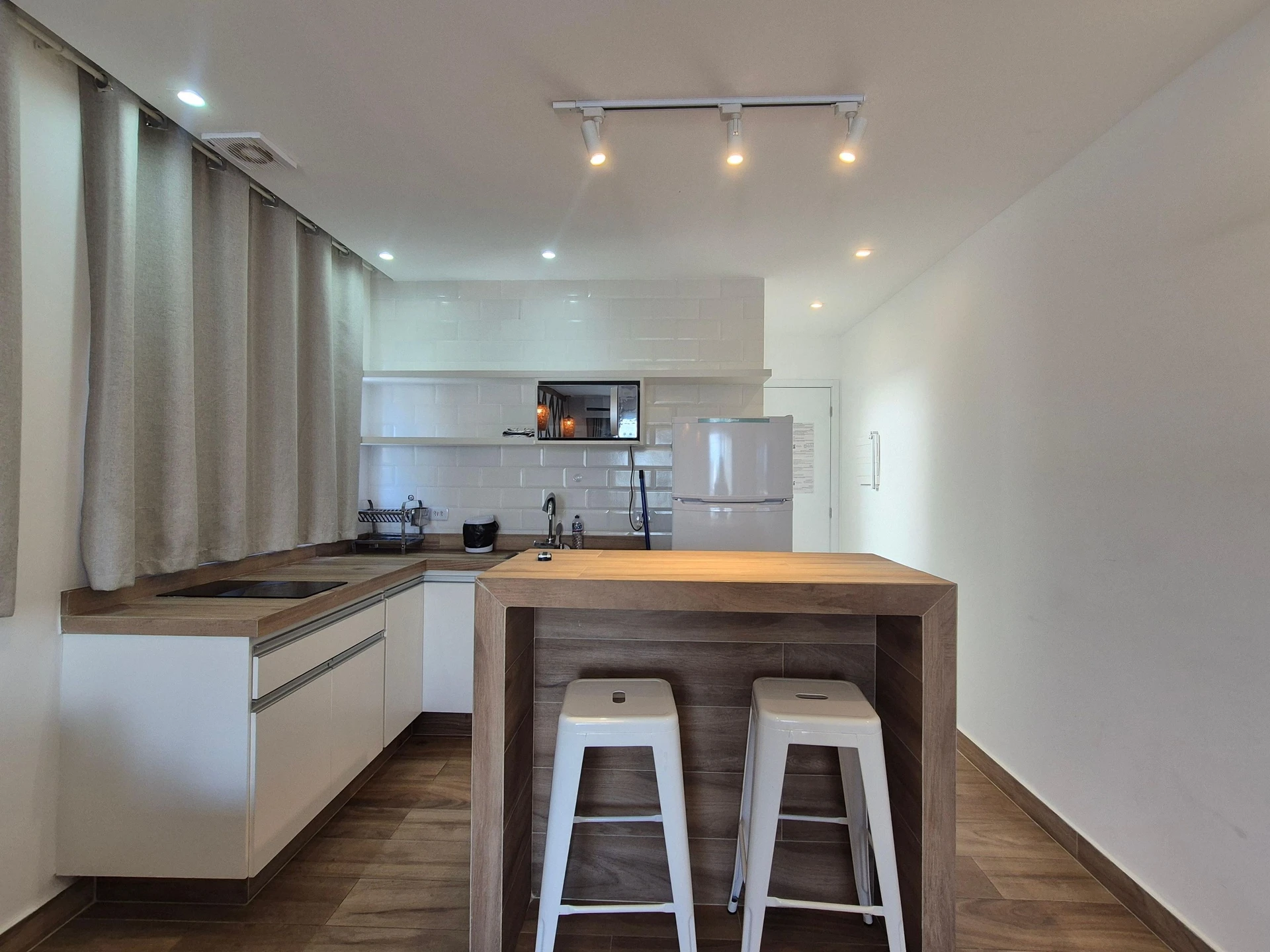Studio mobiliado com 1 quarto e varanda com fechamento — photo 6