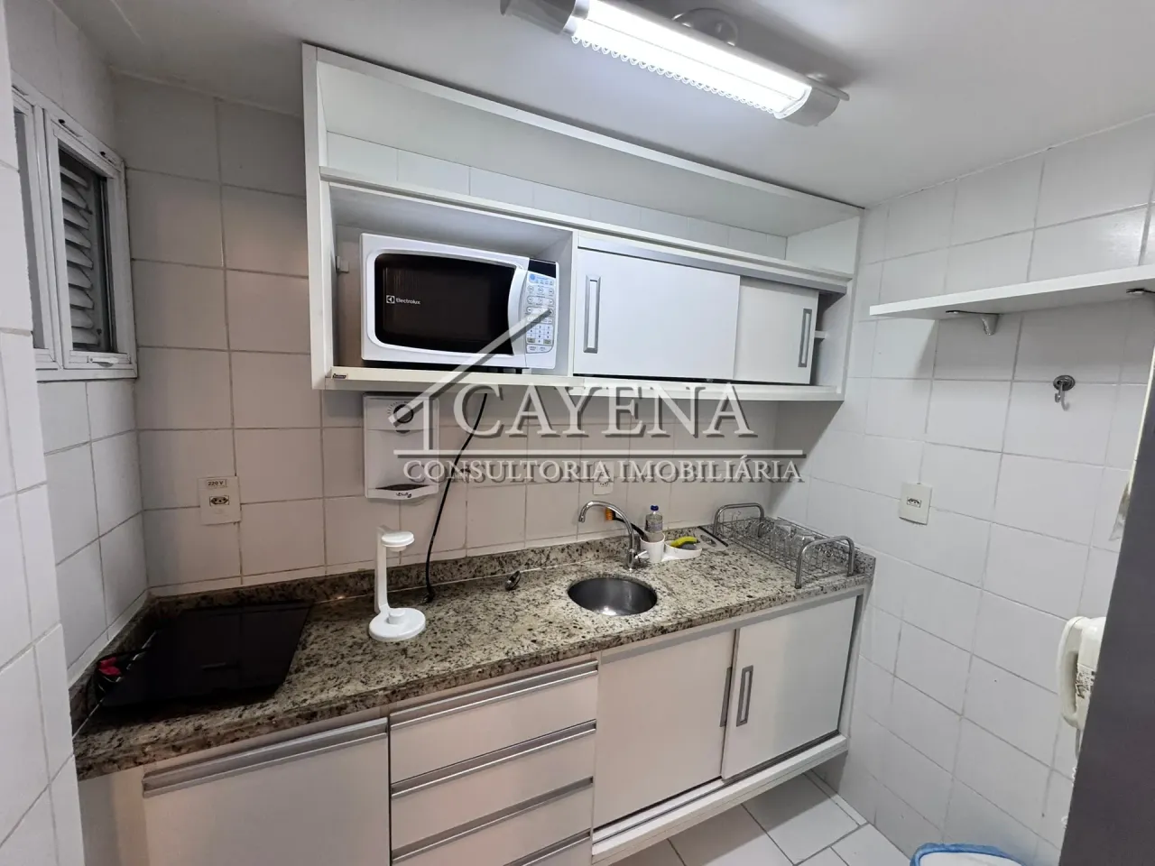 Furnished 1-bedroom apartment with open-plan kitchen — photo 5